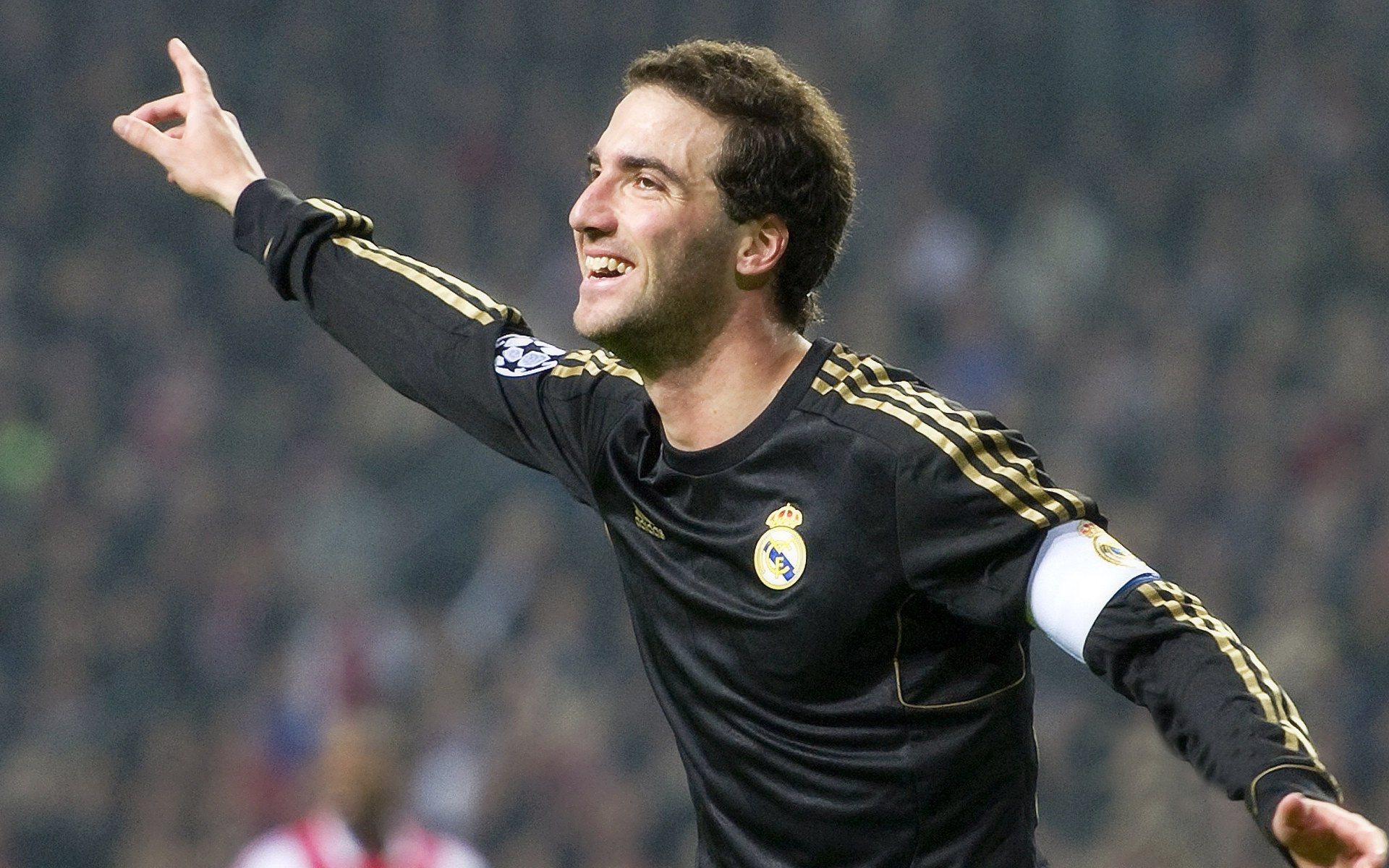 国际企业精英铁三赛 新加坡滨海湾夜赛引领“商务+体育”风潮