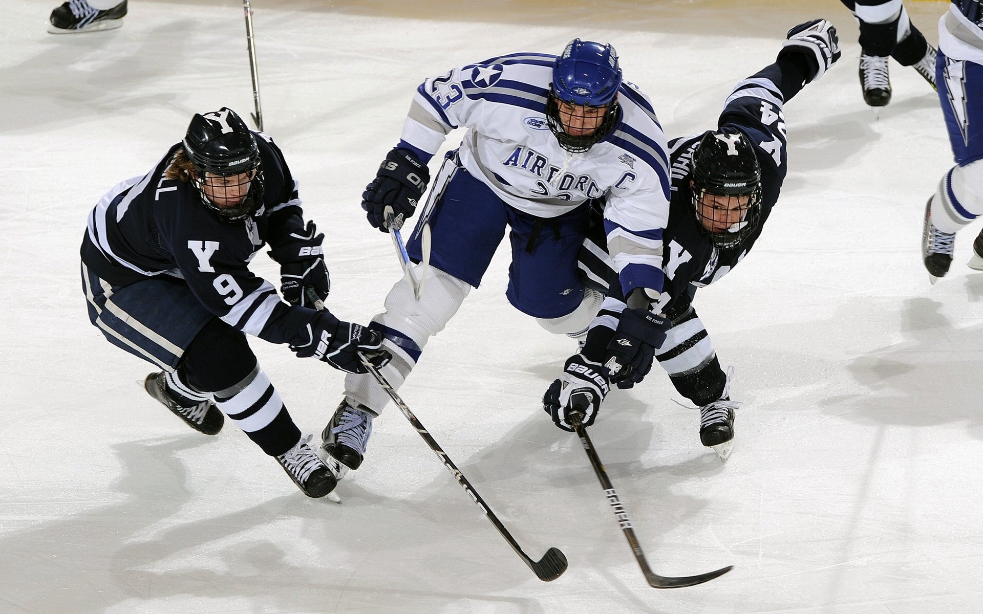 欧冠小组赛：多特锋线新星单骑闯关破门 成队史最年轻进球者